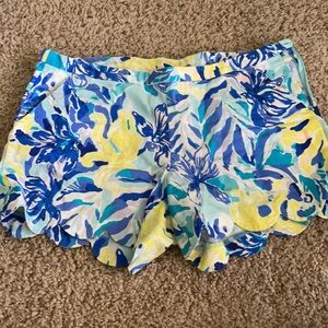 Lilly Pulitzer scalloped hem Size 12 shorts